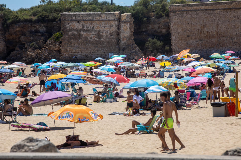 Playas hasta la bandera: Cádiz ha cerrado el acceso a algunas tras estas aglomeraciones