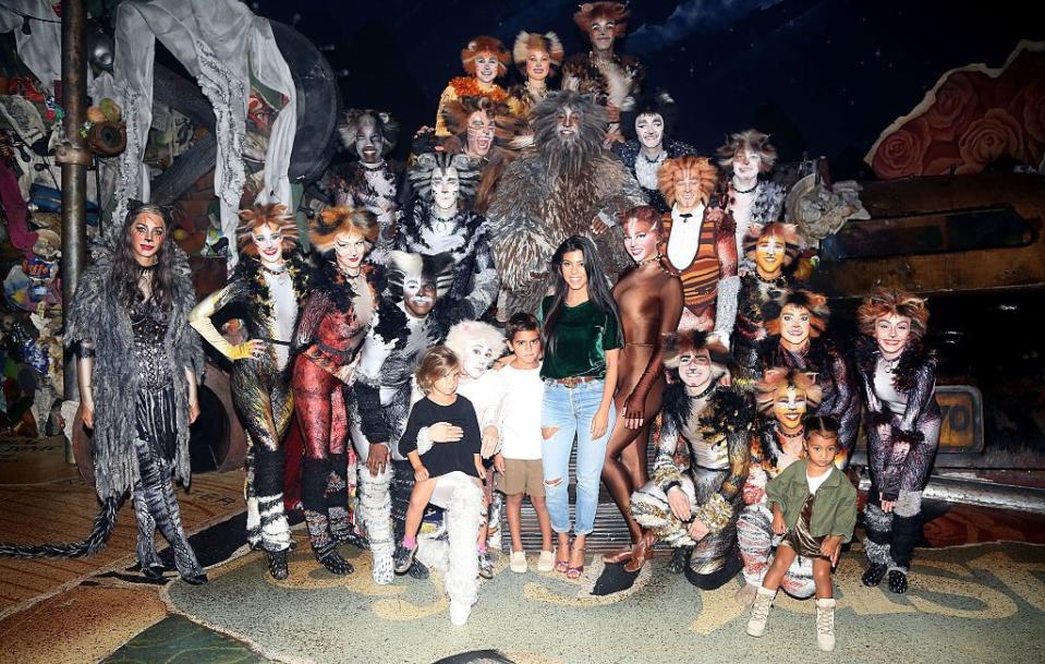 2016: Mason and Penelope Disick meet the cast of 'Cats'