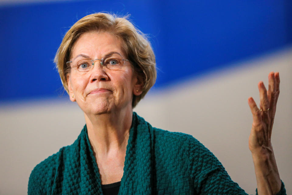 Democratic 2020 U.S. presidential candidate and U.S. Senator Elizabeth Warren (D-MA) gestures as she speaks at a campaign town hall meeting in Des Moines, Iowa, U.S., January 19, 2020.   REUTERS/Brian Snyder