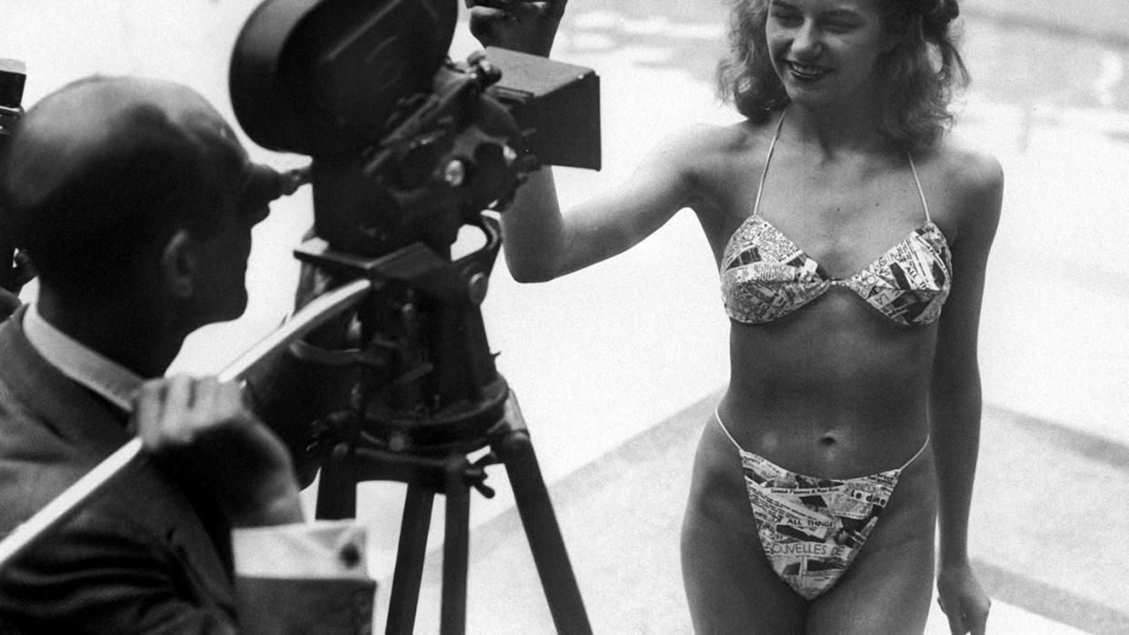 Micheline Bernardini präsentierte am 5. Juli 1946 in einem Schwimmbad in Paris den ersten Bikini.
