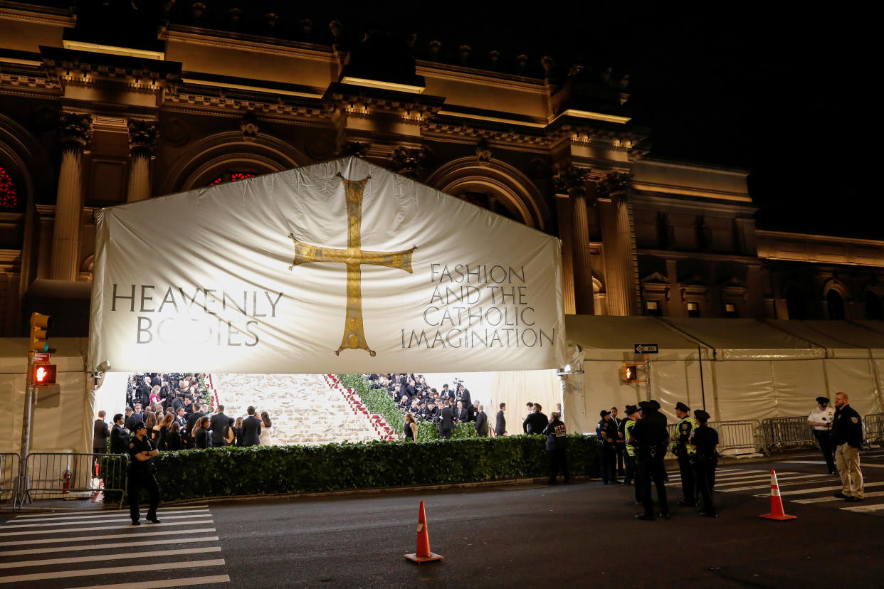 The arrivals area for the Metropolitan Museum of Art Costume Institute Gala to celebrate the opening of "Heavenly Bodies: Fashion and the Catholic Imagination." (Photo: Brendan McDermid / Reuters)