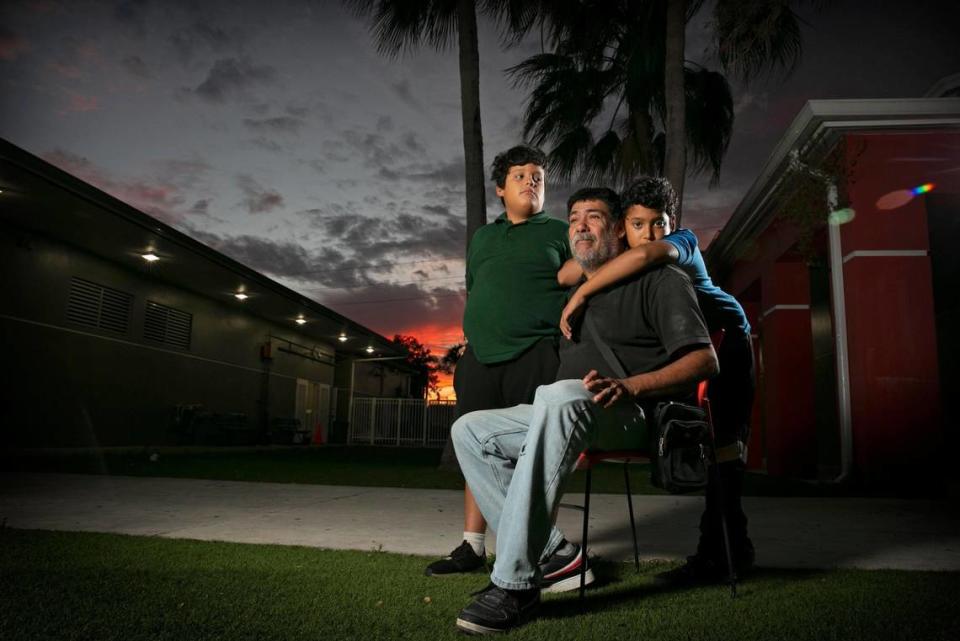 Roberto Jáuregui, 59, has experienced a series of very difficult events that have left him and his grandsons, Jamie Escobar, 13, and Angel Escobar, 12, homeless.