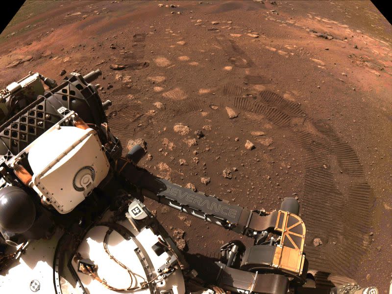 ▲美國太空總署（NASA）的火星探測車「毅力號」回傳最新錄音檔，可以聽見激光儀器敲擊岩石的聲響。（圖／美聯社／達志影像）
