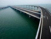 5. Finalizado en 2011, el puente de la bahía de Qingdao, en China, es el más grande de los que cruzan un mar en todo el mundo, con una longitud de cerca de 41 kilómetros, casi la distancia recorrida en una maratón. El tiempo de viaje para cruzar desde el este de China a la isla de Huagdao se vio reducido a la mitad (Business Insider).