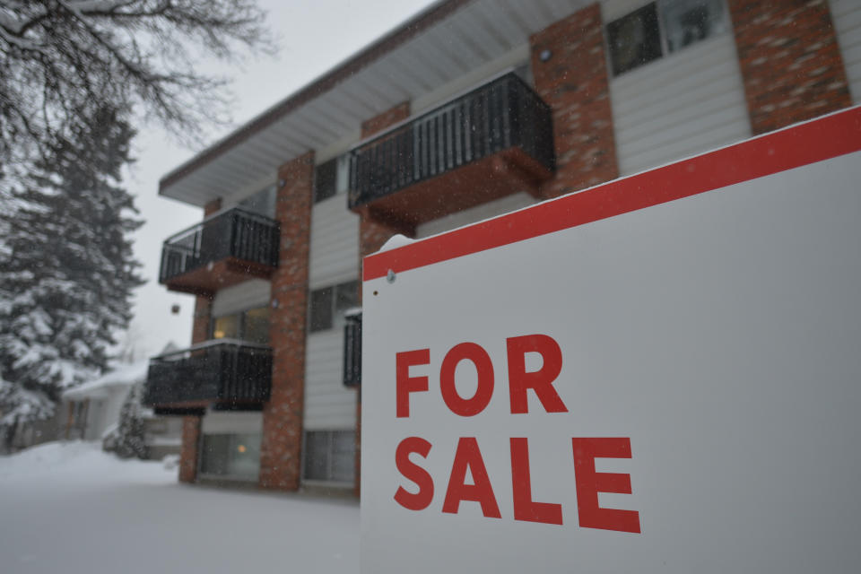 For Sale sign seen outside a house in the center of Edmonton.
On Friday, January 7, 2022, in Edmonton, Alberta, Canada. (Photo by Artur Widak/NurPhoto via Getty Images)