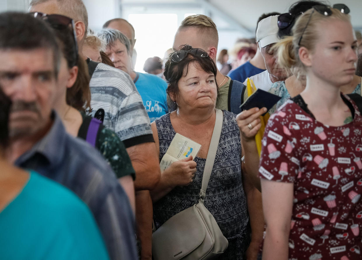 People wait at passport control before crossing the contact line between Ukrainian troops and pro-Moscow rebels in Mayorsk, Ukraine July 3, 2019. (Photo: Gleb Garanich/Reuters)