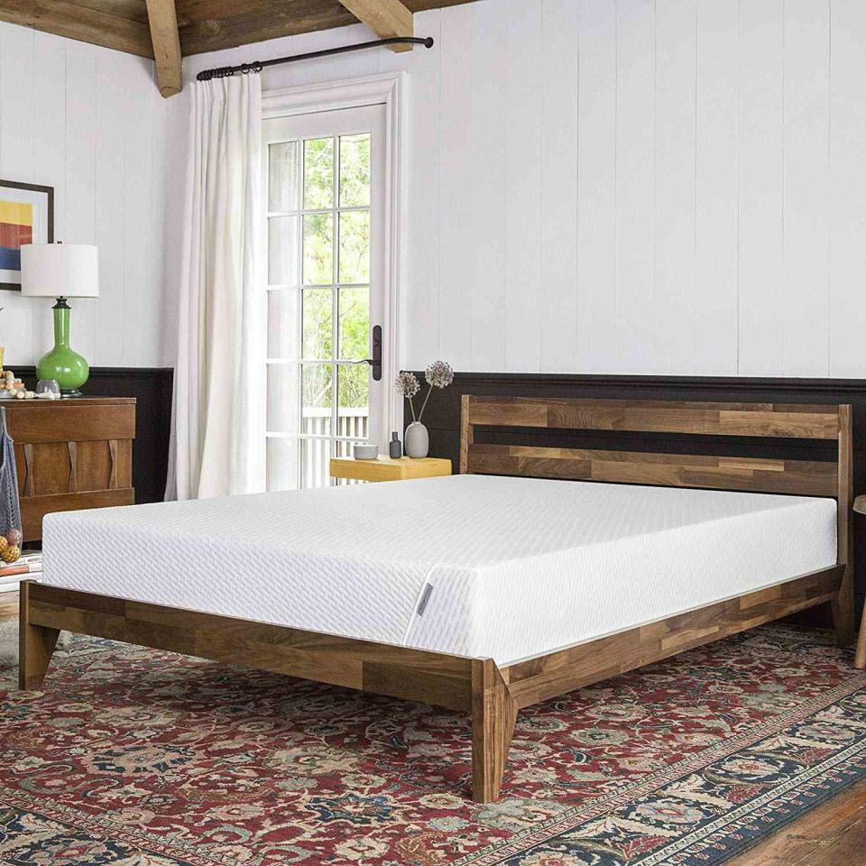 White quilted adaptive foam mattress