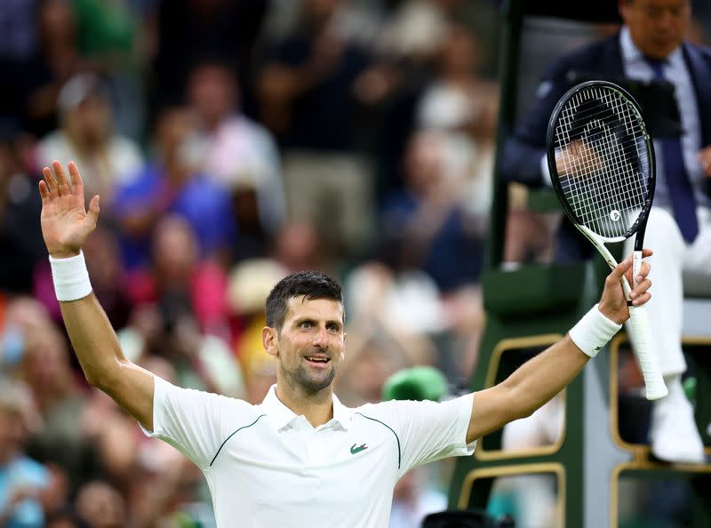 Foto del domingo del tenista de Serbia Novak Djokovic en su partido de octavos de final en Wimbledon ante el neerlandés Tim van Rijthoven