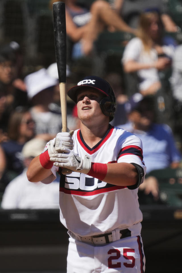 White Sox pound 5 homers, rock Central-leading Guardians 8-2