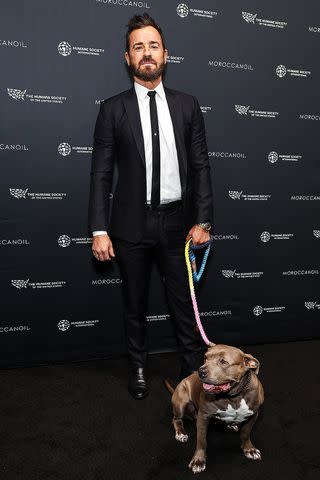 <p>Jamie McCarthy/Getty</p> Justin Theroux with Kuma