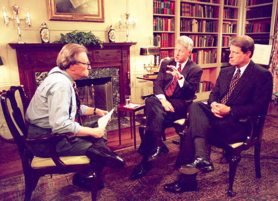 <div class="inline-image__caption"><p>President Bill Clinton and Vice President Al Gore talk to Larry King in June 1995. </p></div> <div class="inline-image__credit">AFP via Getty Images</div>