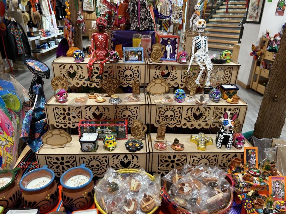 An ofrenda with four levels on display at Colores Mexicanos. <p>Alani Vargas/Parade</p>