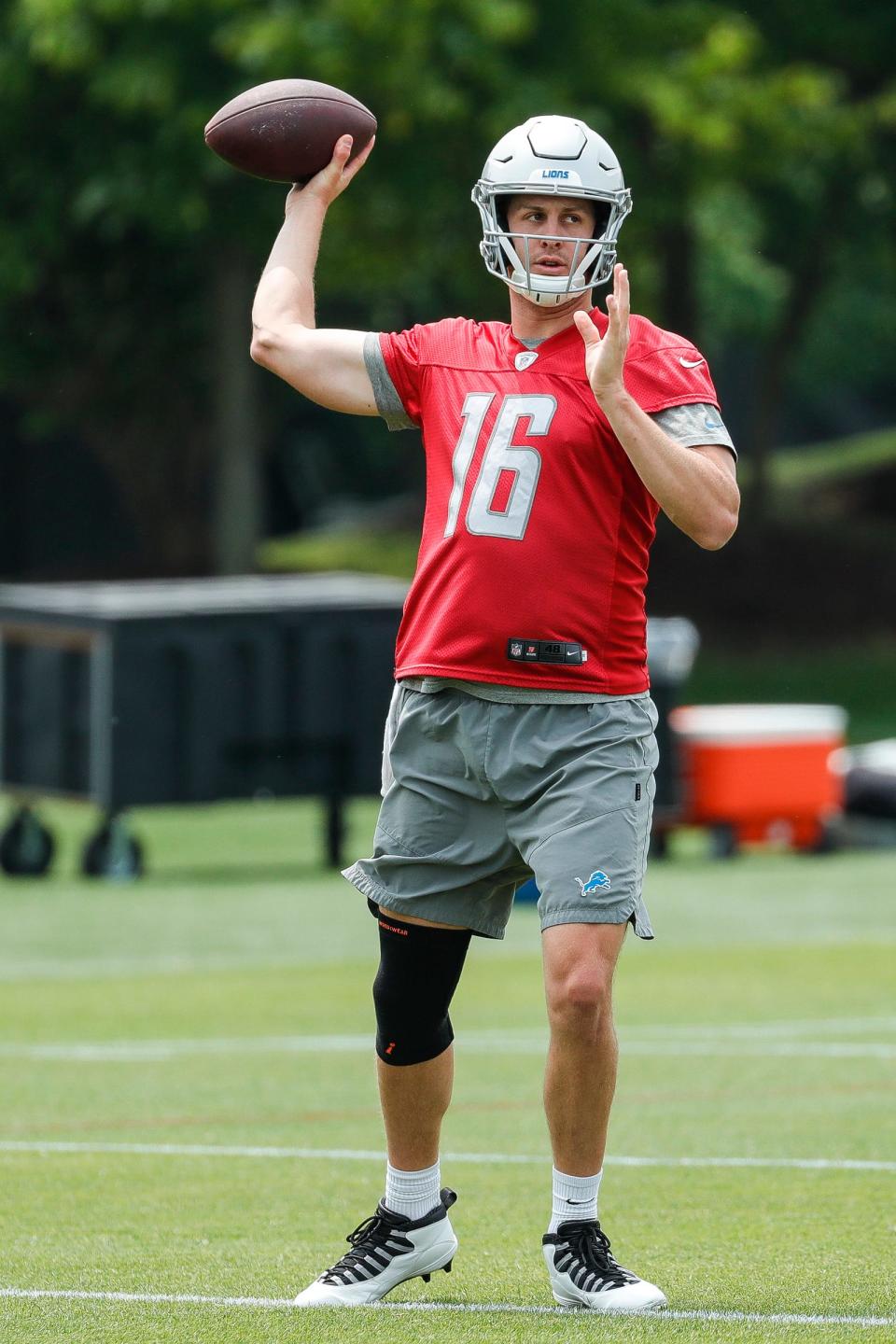 Detroit Lions quarterback Jared Goff throws the ball during minicamp at Detroit Lions Headquarters and Training Facility in Allen Park on Tuesday, June 6, 2023.