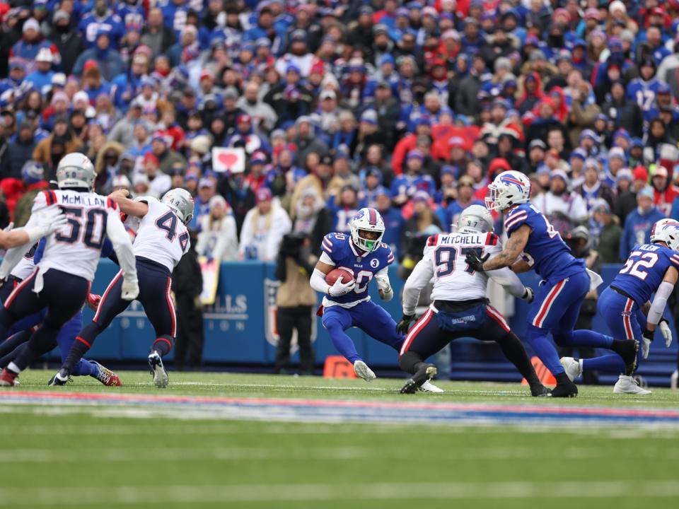 The New England Patriots play the Buffalo Bills.