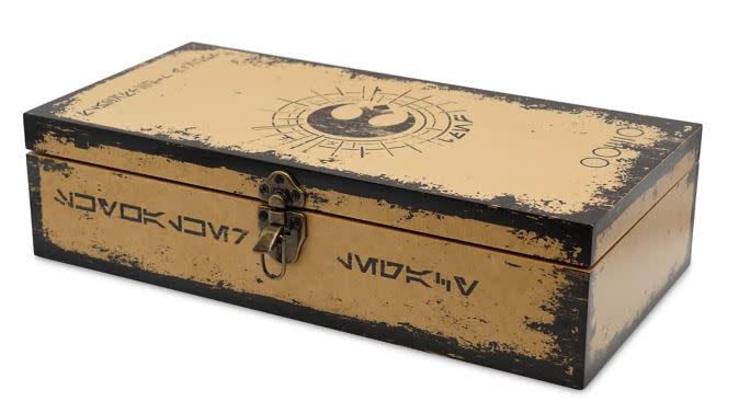 The Skywalker Legacy saber box has Aurebesh writing which spells out the words "Jedi." 