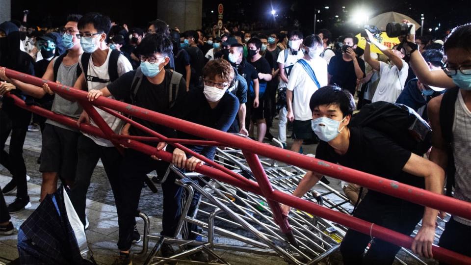 <div class="inline-image__title">1148741518</div> <div class="inline-image__caption"><p>Protesters block the protest area of Legislative Council with barricades during clashes with police after a rally against a controversial extradition law proposal in Hong Kong on June 10, 2019.</p></div> <div class="inline-image__credit">PHILIP FONG / AFP</div>