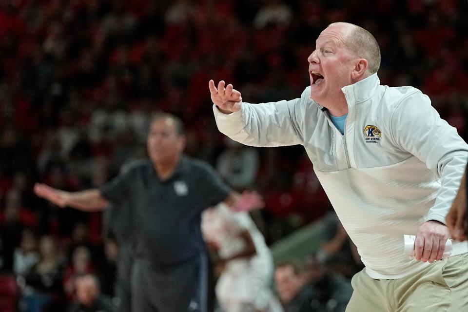 Kent State head coach Rob Senderoff gestures during the second half against Houston, Saturday, Nov. 26, 2022, in Houston.