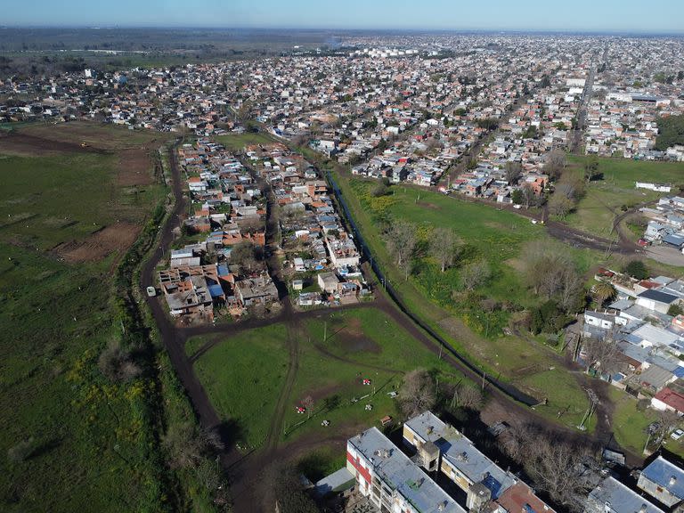 Actualmente, la zona declarada legalmente como reserva está ocupada por 276 manzanas de asentamientos, algunos en proceso de urbanización