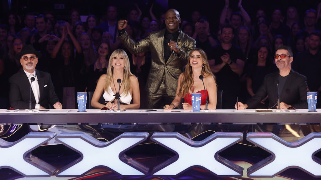  America's Got Talent judges and host: (l-r) Howie Mandel, Heidi Klum, Terry Crews, Sofia Vergara, Simon Cowell. 