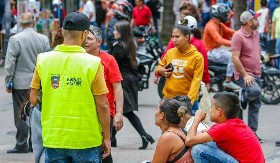 Ciudadanos colombianos. Imagen: tomada de @CiudadManizales, en Twitter