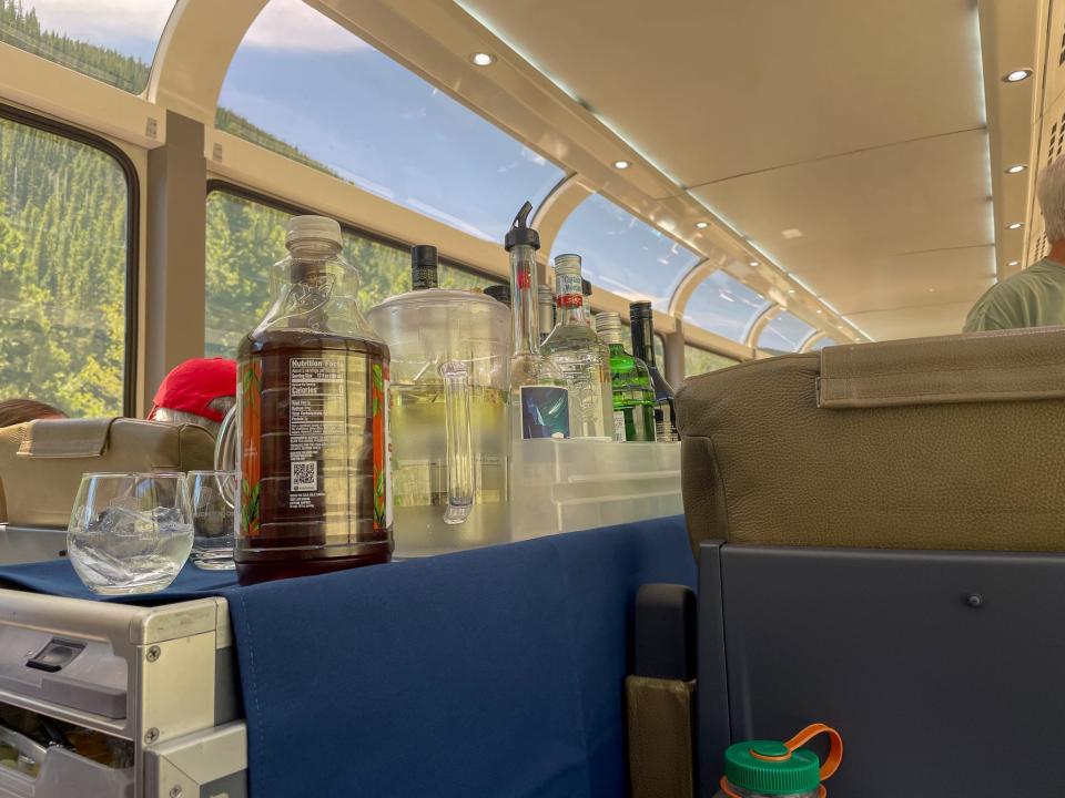 Standard-class passengers had the option of well drinks, wine, and beer.