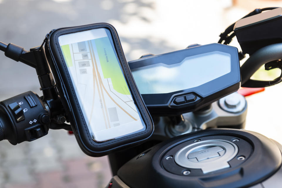 Apple warnt davor, sein Smartphone am Motorrad zu befestigen. (Symbolbild: Getty Images)