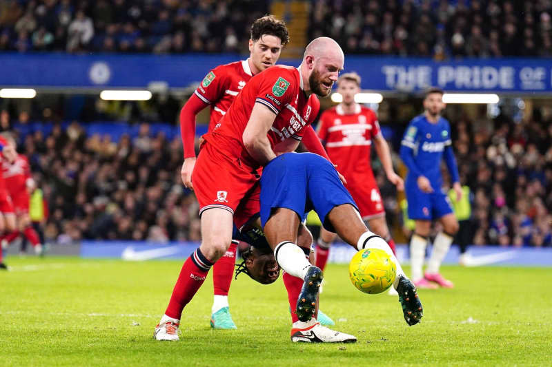 Chelsea's Raheem Sterling seems to be picked up by Middlesbrough's Matthew Clarke during the English Carabao Cup semi final second leg match between Chelsea and Middlesbrough at Stamford Stadium. Zac Goodwin/PA Wire/dpa