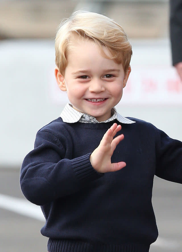 <p>Prince George appears to have mastered how to handle the paparazzi.</p>