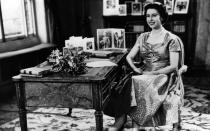 Große Erleichterung: Am 25. Dezember 1957 hält Elizabeth II ihre erste Weihnachtsansprache, die auch vom Fernsehen ausgestrahlt wird. (Bild: Keystone/Getty Images)