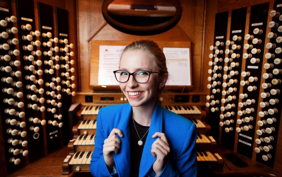 A TikTok-famous smile: Anna Lapwood at the Royal Albert Hall - Rii Schroer