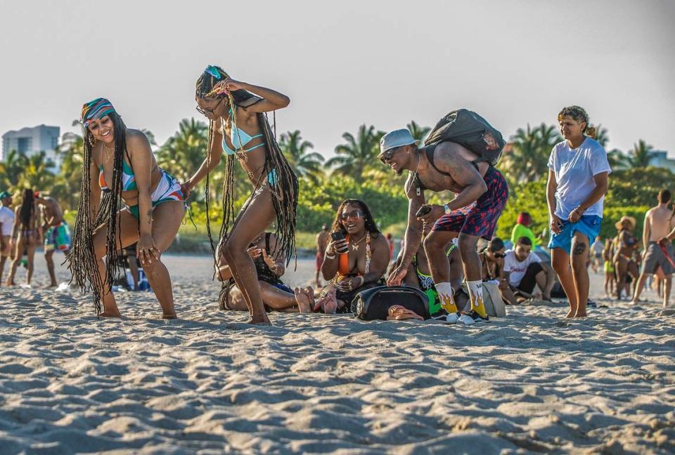 Spring breakers enjoy dancing on a pleasant weather in South Beach. on Saturday March 26, 2022,