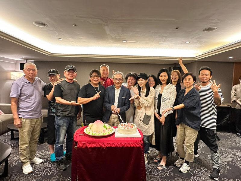 吳念真導演71歲生日與《人間條件八》、《清明時節》兩檔主演一起慶祝。（綠光創藝提供）