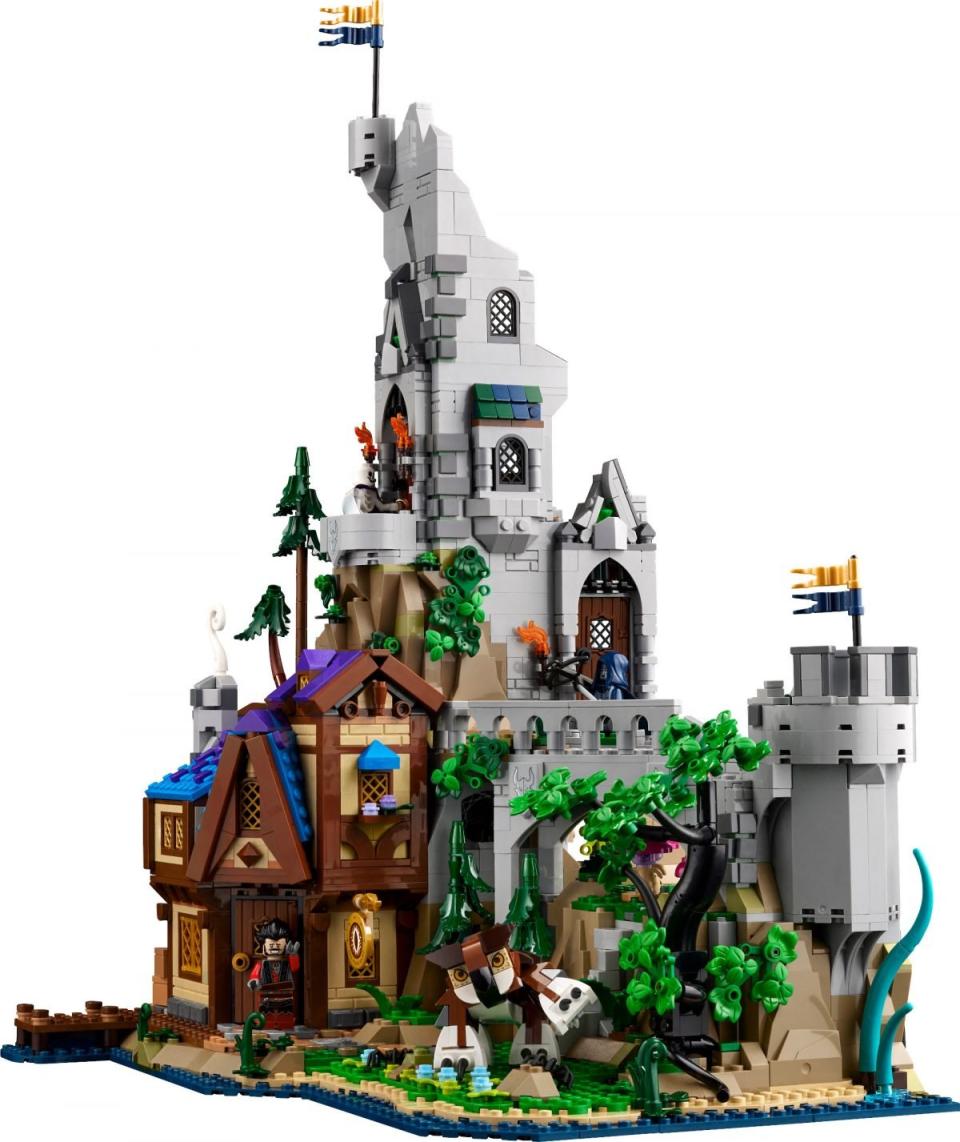 The back of a LEGO town in the new LEGO Dungeons u0026 Dragons set