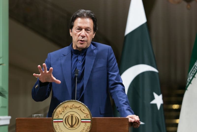 Then Pakistani Prime Minister Imran Khan speaks during a press conference in Tehran. -/Iranian Presidency/dpa