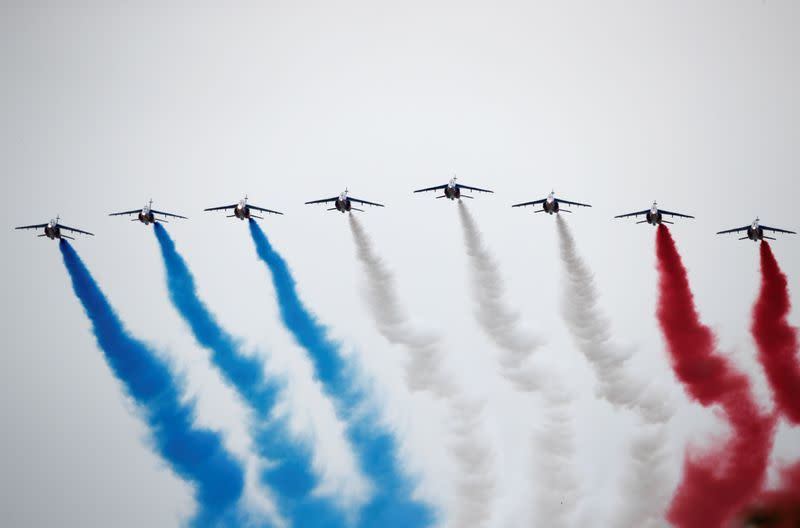 Foto del martes de jets Alpha de la Fuerza Aérea de Francia durante la celebración del Día de la Bastilla en París