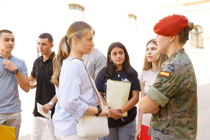 La princesa Leonor con sus compañeros de la Academia Militar de Zaragoza