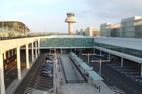 Zu den Beliebtesten gehört auch Barcelona-El Prat. Der als bester Airport Europas nominierte Flughafen ist nach Passagierzahlen der zweitgrößte Spaniens und darf sich ebenfalls eines exzellenten Services rühmen. Ein kleiner Trost: Bester Airport Südeuropas durfte er sich laut "Skytrax" bereits 2012 nennen.