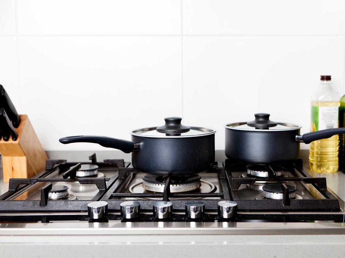 Electric (Induction, Ceramic-Glass, Coils) vs. Gas Cooktops, Including the  Pros and Cons of Each - Dengarden