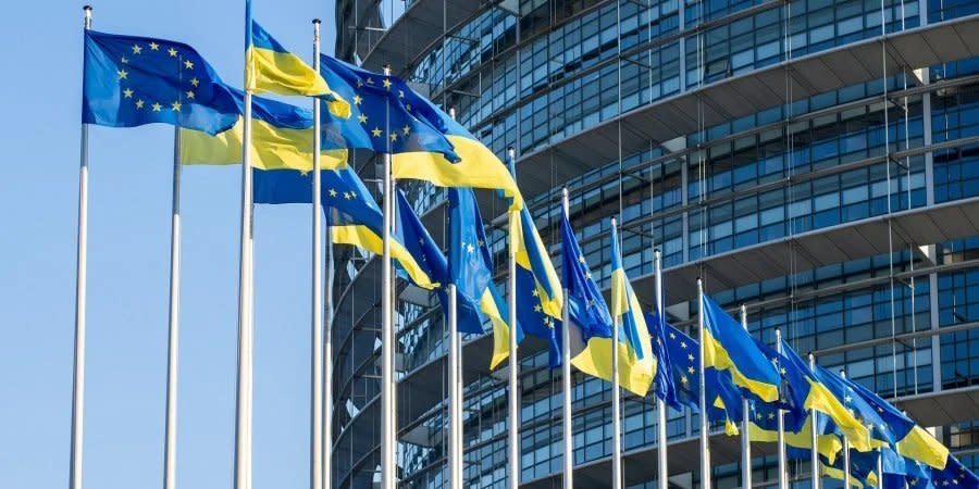 Ukraine and European Union flags