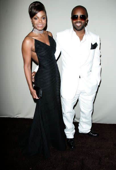 <p>Janet Jackson: 5' 4" (taller in heels)<br>Jermaine Dupri: 5' 4" </p>