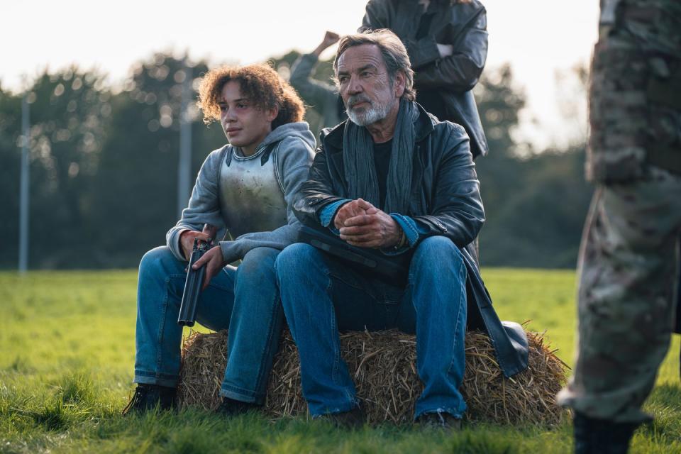 ava hindsjones, robert lindsay, generation z