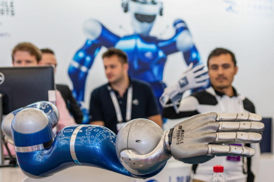 Eine Roboter-Hand von Agile Robots.