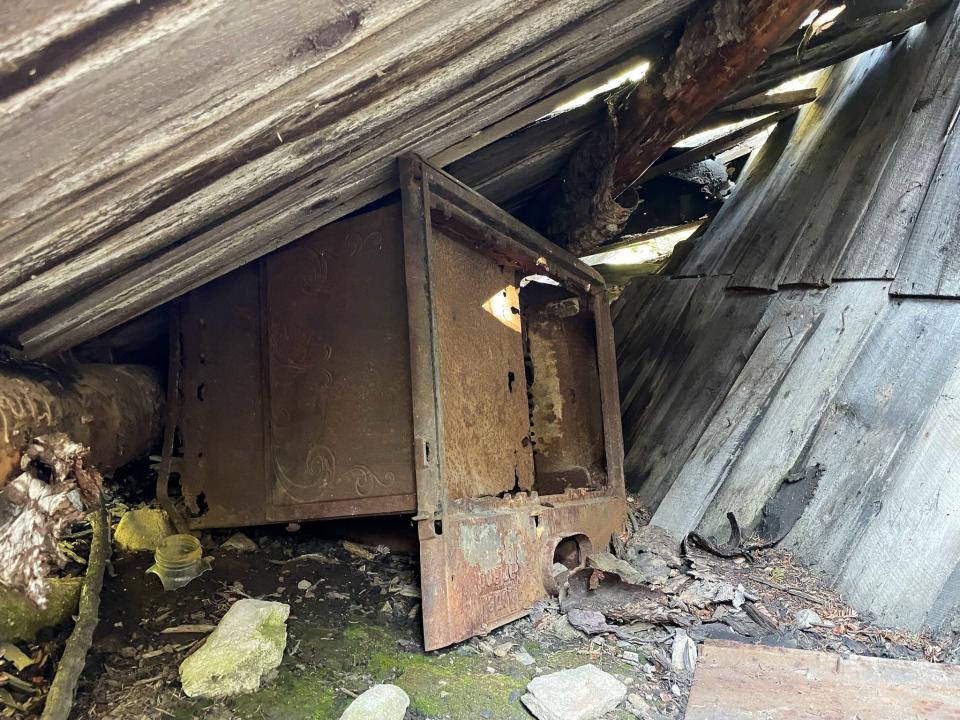 The rusted oven inside the first cabin on the Mayflower Gulch trail.