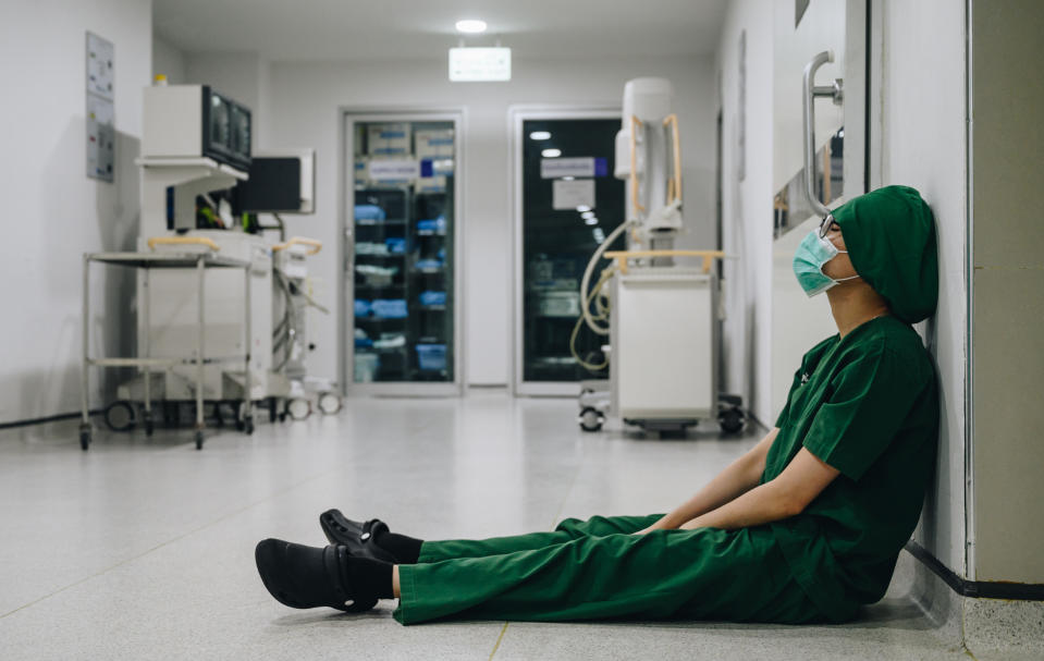 Según BambooHR, los trabajadores de la salud son los más infelices en su ámbito laboral. (Getty)