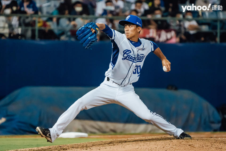 25歲職棒新鮮人陳韋霖，今年春訓球速大幅提升，開季以來也頗受重用。（李尚軒／攝）