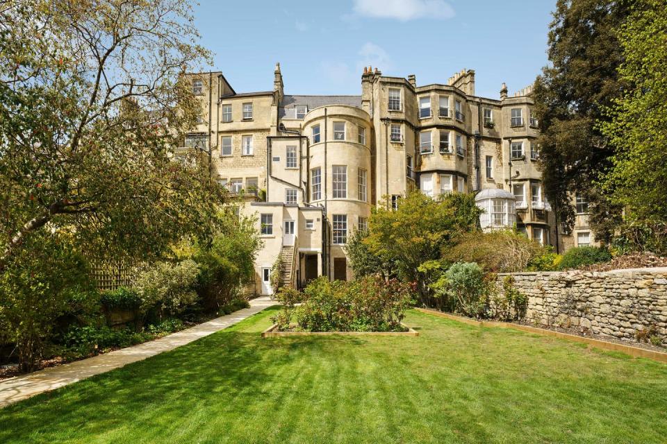 bath circus townhouse for sale