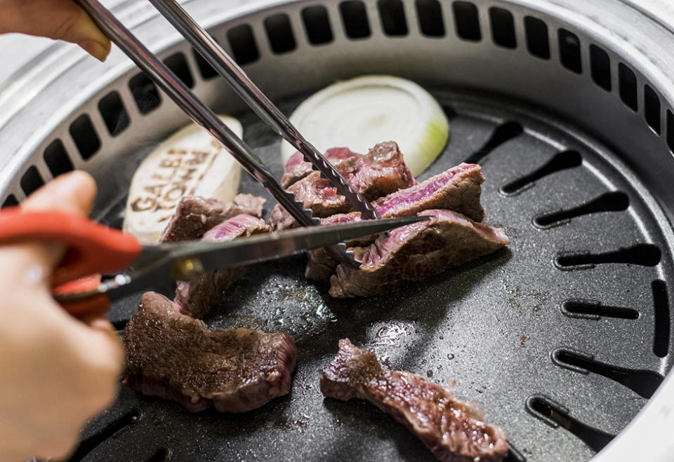 尖沙咀美食︱8,000呎新燒肉店 全店只供應頂級韓牛！推介蜂蜜醃牛肋骨肉+罕見牛刺身