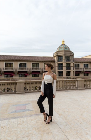 <p>Wearing a monochrome jumpsuit by Roland Mouret, Emma cut one stylish figure during a day of promo in LA. <em>[Photo: Instagram/The Press Tour]</em> </p>