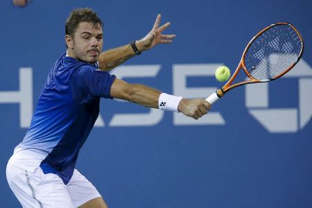 Stan Wawrinka of Switzerland returns a shot to Kevin Anderson of South Africa during their quarterfinals match at the U.S. Open Championships tennis tournament in New York September 9, 2015. REUTERS/Eduardo Munoz