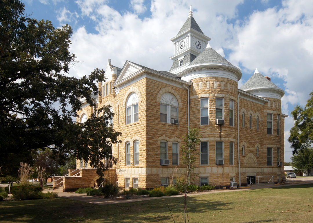 A historic brick courthouse in Lincoln County.